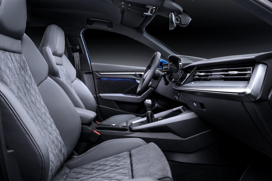 Интерьер Audi A3 Sportback 35 TFSI 2020 года  (WW) (фото 23 из 57)